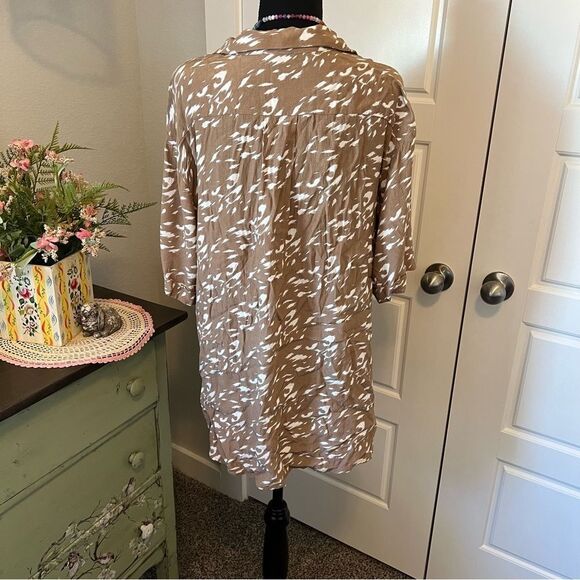 Jodifl Boutique Tan White Animal Style Print Short Sleeve Button Up Blouse Sz L - Picture 6 of 11